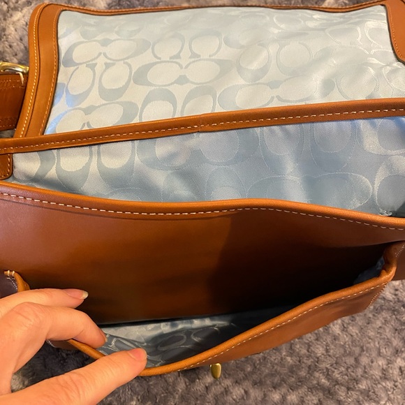 New tan Coach handbag closet staple classic - Picture 5 of 12